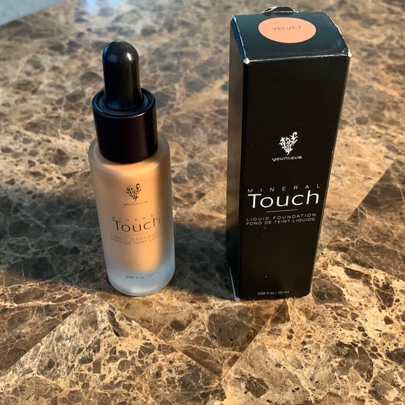 NWT (Velvet) Liquid Foundation
